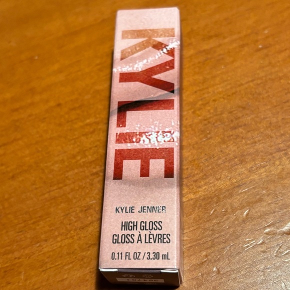 Kylie High Gloss Lip Gloss Diva - Picture 3 of 16